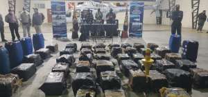 El operativo se realiz&oacute; a 15 millas n&aacute;uticas de Muisne (Esmeraldas). Los narcos suelen esconder la droga cerca de la playa para salir en lanchas.