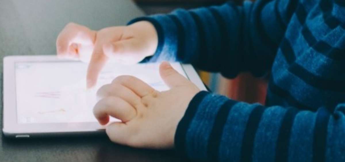 Papa Francisco insta a combatir abusos contra menores en plataformas digitales