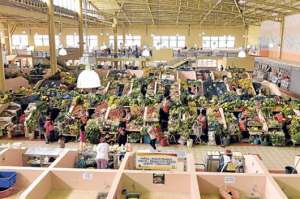 La secci&oacute;n donde se  expenden art&iacute;culos de ferreter&iacute;a fue la m&aacute;s afectada en el desastre de febrero. Foto: Roberto Ch&aacute;vez / El Tel&eacute;grafo