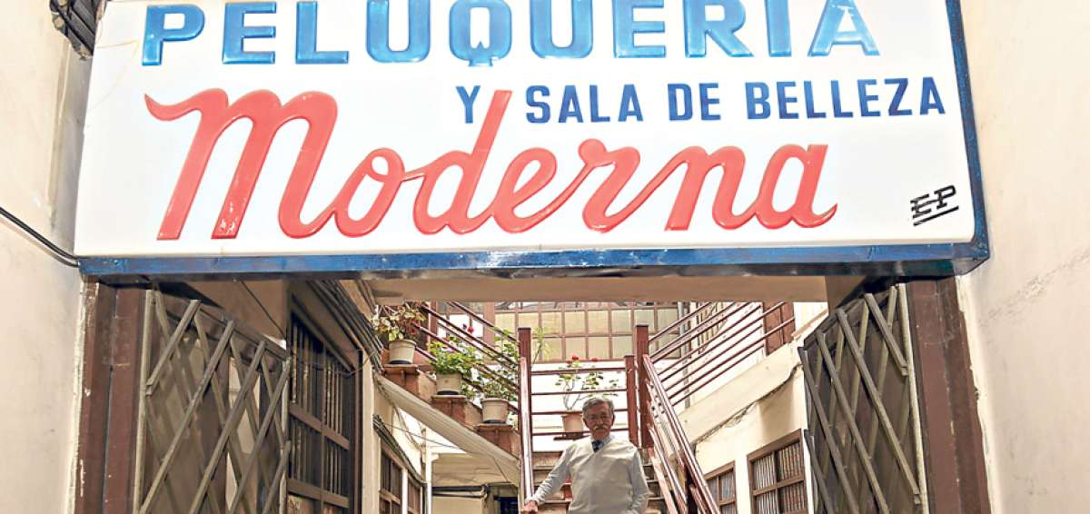 La peluquer&iacute;a de Luciano se mantiene en el tiempo