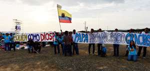 Miles de fieles realizan desde el domingo vigilias en el parque. Foto: William Orellana / El Tel&eacute;grafo 