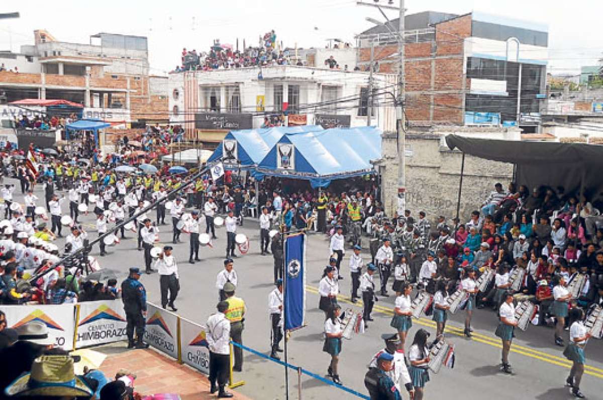 El desfile c&iacute;vico estudiantil fue uno de los eventos m&aacute;s importantes de esta celebraci&oacute;n. FOTO: ELIZABET MAGGI