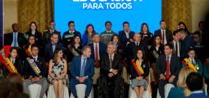 El presidente Len&iacute;n Moreno afirm&oacute; que el Gobierno, el sector privado y la academia potenciar&aacute;n la educaci&oacute;n superior en el pa&iacute;s.