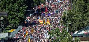 &rarr;El Movimiento de Integraci&oacute;n y Liberaci&oacute;n Homosexual -organizador de la marcha- celebr&oacute; la convocatoria. El grupo propone el matrimonio igualitario.