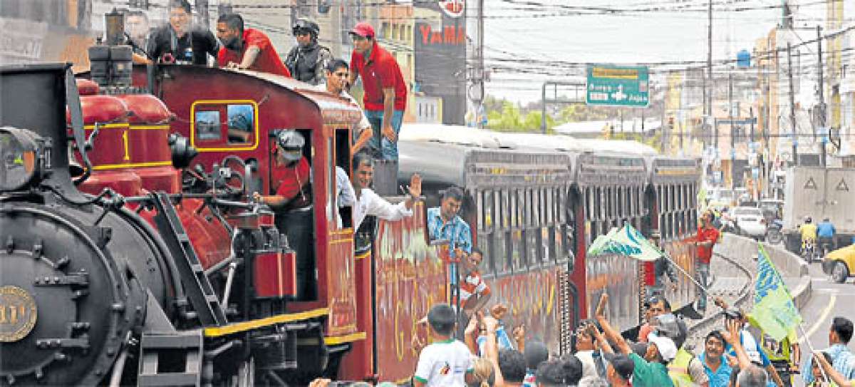 El ferrocarril ya circula en el cant&oacute;n Milagro. Foto: Miguel Castro.