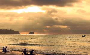 Los turistas buscan el calor playero