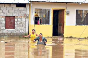 En Huaquillas, provincia de El Oro, se declar&oacute; la emergencia debido a las inundaciones en las zonas pobladas. Foto: Fabricio Cruz / El Tel&eacute;grafo