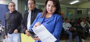 Guadalupe Est&eacute;vez, administradora general de la Asamblea, lleg&oacute; hasta la Fiscal&iacute;a esta tarde para interponer la denuncia.