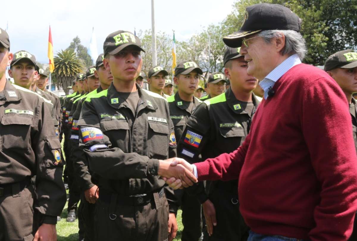 Guillermo Lasso visitó a los policías de la Subzona 3 de Cotopaxi.