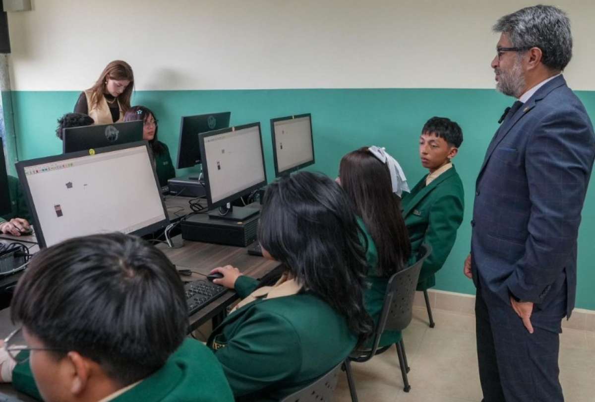 Autoridades educativas indicaron que la mayor&iacute;a de planteles en Cuenca continuar&aacute; con clases presenciales.