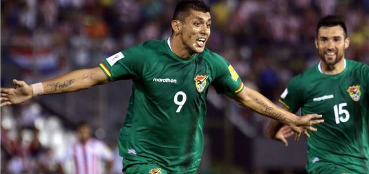 Duk comenz&oacute; en la primera divisi&oacute;n del f&uacute;tbol en 2010 para Oriente Petrolero, luego pas&oacute; por La Paz FC y Sport Boys.