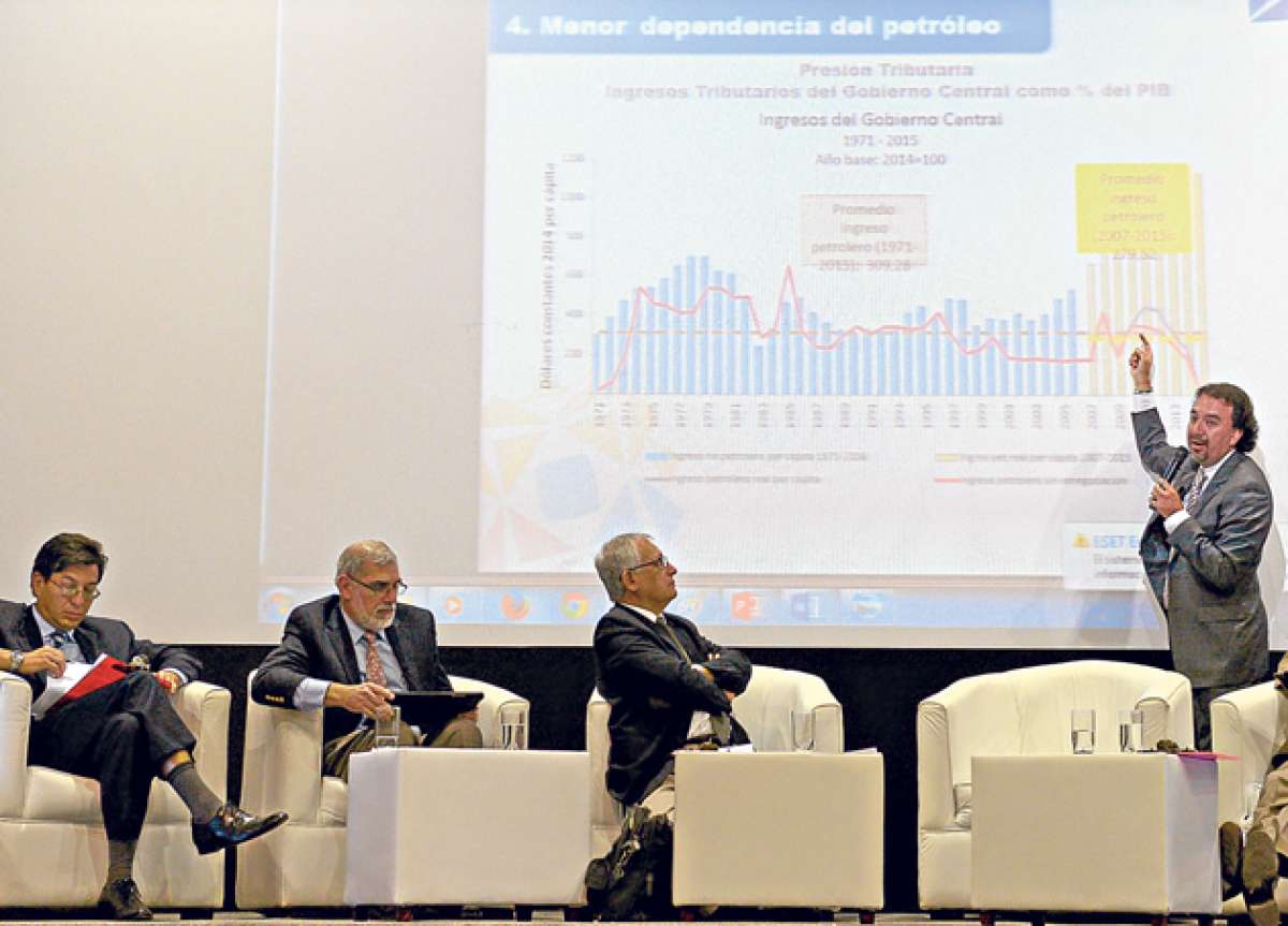 En el auditorio de la Facultad de Ingenier&iacute;a El&eacute;ctrica de la Espol se realiz&oacute; el debate. Foto: Alfredo Piedrah&iacute;ta / El Tel&eacute;grafo 