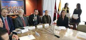 El presidente de la C&aacute;mara de Comercio de Quito, Patricio Alarc&oacute;n (centro), y representantes de las empresas dieron a conocer la creaci&oacute;n de la CIAN.
