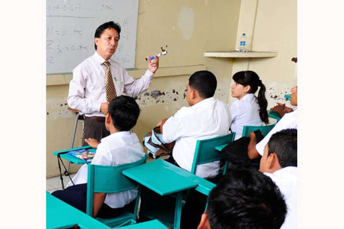 Las reformas a la Ley Org&aacute;nica de Educaci&oacute;n intercultural beneficiar&aacute;n a los docentes y les incentivar&aacute; a alcanzar su t&iacute;tulo de cuarto nivel. Foto: Archivo