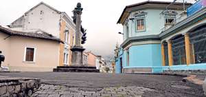 La conjunci&oacute;n del tramo final de la calle Rocafuerte con la plazoleta circular dio lugar al nombre de &lsquo;Mama Cuchara&rsquo; con el que se conoce a la zona. Foto: &Aacute;lvaro P&eacute;rez/ El Tel&eacute;grafo
