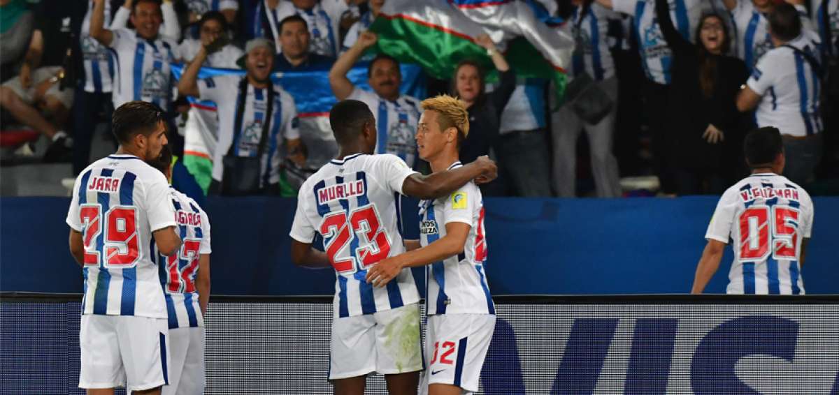Los jugadores del Pachuca celebran el &uacute;nico tanto del compromiso, que les sirvi&oacute; para quedarse con la victoria y avanzar a las semifinales del Mundial.