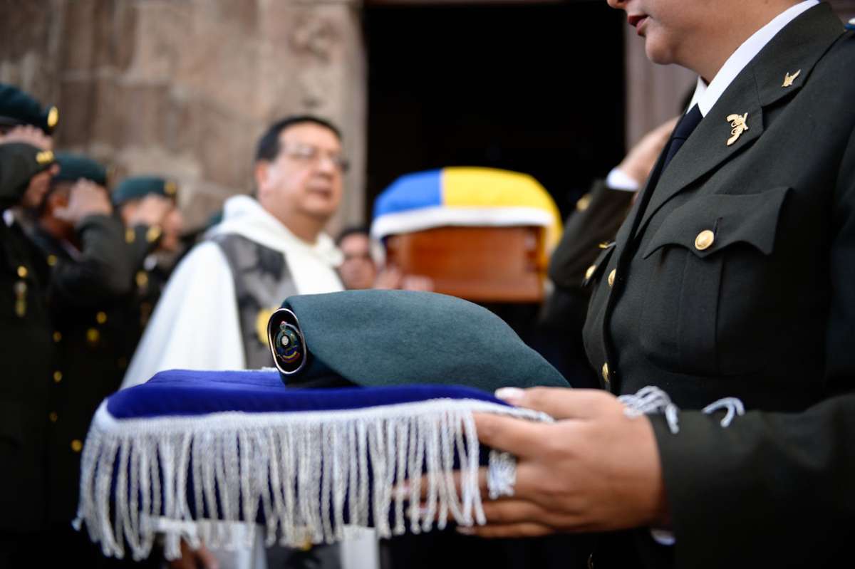 Polic&iacute;a del GIR recibi&oacute; insignia post m&oacute;rtem por su acci&oacute;n heroica