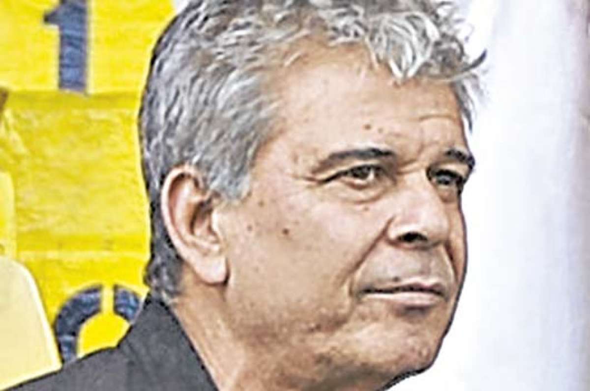 Julio Daniel Asad, t&eacute;cnico del Mushuc Runa.