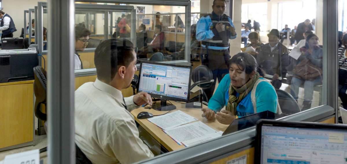 La falta de historial crediticio y de garant&iacute;as financieras limitan el acceso de los emprendedores a un pr&eacute;stamo productivo.