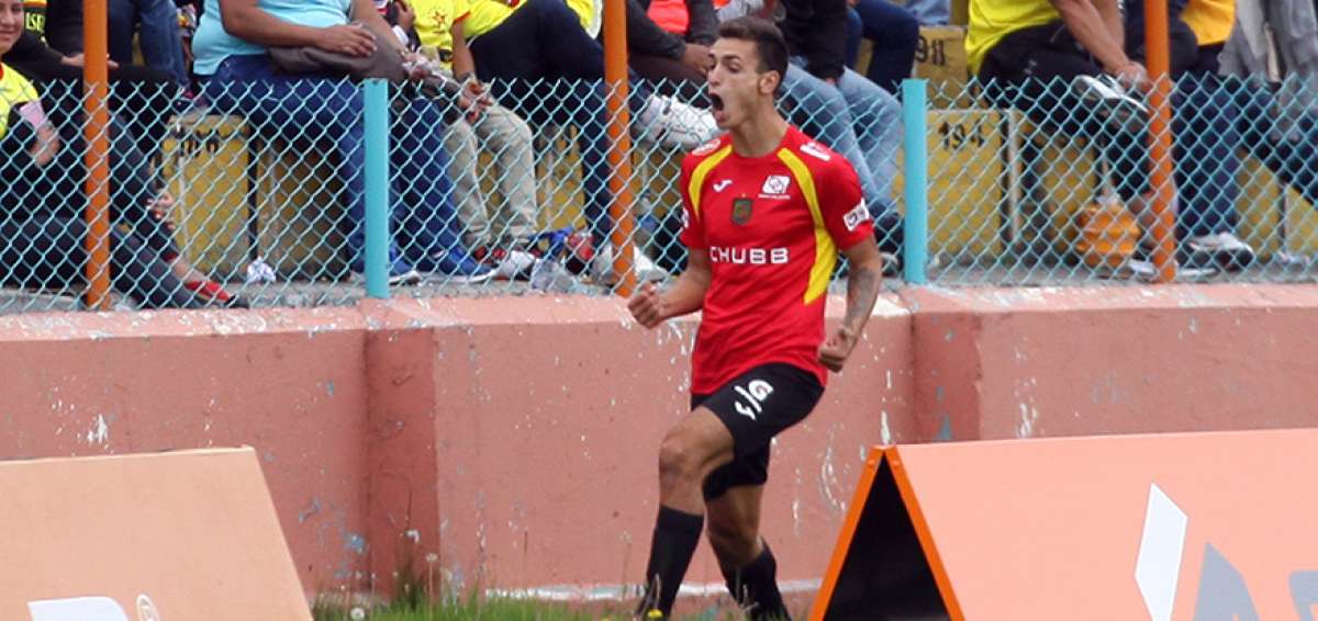 Juan Dinneno, de Deportivo Cuenca, inaugur&oacute; el campeonato con un tanto