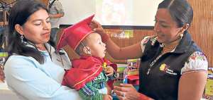 En el hospital de Catacocha se graduaron los infantes que se alimentaron exclusivamente de leche materna en sus primeros 6 meses de edad. Cortes&iacute;a / ministerio de salud p&uacute;blica