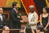 Moisés Caicedo fue condecorado en la Asamblea Nacional