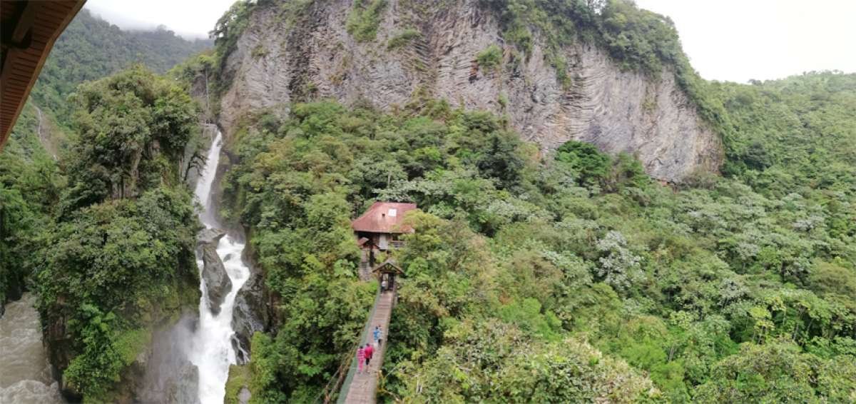 El Pail&oacute;n del Diablo ofrece tambi&eacute;n comida t&iacute;pica y gourmet. En el sitio hay gu&iacute;as tur&iacute;sticos que ofertan paquetes para observar aves, caminar y por, sobre todo, estar cerca de la cascada.