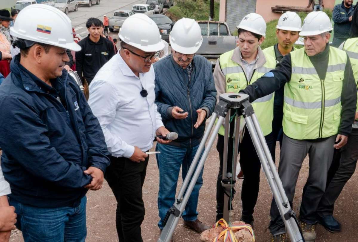 Inicio de los trabajos viales en la comunidad Cercapata, ubicada en el cant&oacute;n Suscal, provincia del Ca&ntilde;ar.