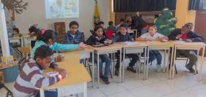 El Colegio Nacional Andr&eacute;s Bello, de Quito, se beneficia de esta novedosa forma de ense&ntilde;anza para quienes no pueden acudir a la escuela por su salud. 