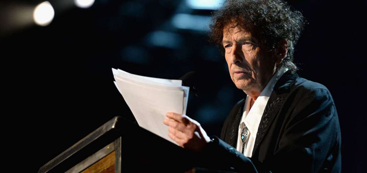  Bob Dylan demor&oacute; m&aacute;s de dos semanas en reconocer el premio y no fue a la ceremonia el pasado diciembre.