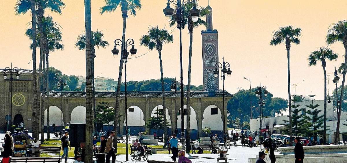 T&aacute;nger es el segundo centro econ&oacute;mico de Marruecos despu&eacute;s de Casablanca. Su playa es de 3,5 Km, cuenta con lugares de esparcimiento.