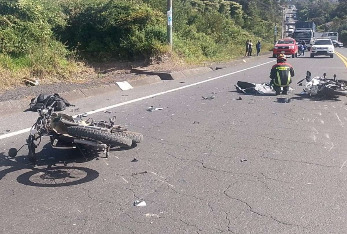Emergencia en el suroriente de Quito: dos fallecidos en choque de motocicletas