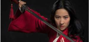 Liu Yifei, la protagonista del live action de Mulan, ha sido condenada en redes sociales despu&eacute;s de su apoyo a la polic&iacute;a de Hong Kong durante las manifestaciones recientes.
