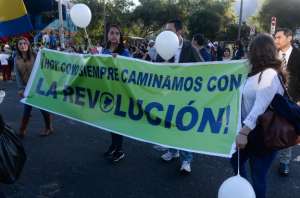 Desde las 17:00, un grupo de manifestantes se agrup&oacute; en la avenida de Los Shyris en Quito. Foto: &Aacute;lvaro P&eacute;rez / El Tel&eacute;grafo