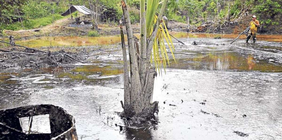 Los pasivos ambientales dejados por Texaco-Chevron persisten 40 a&ntilde;os despu&eacute;s en Sucumb&iacute;os y Orellana. Archivo / el tel&eacute;grafo 