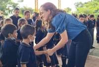 La ministra de Educación, María Brown, recorrió los cantones Guayas y Samborondón.