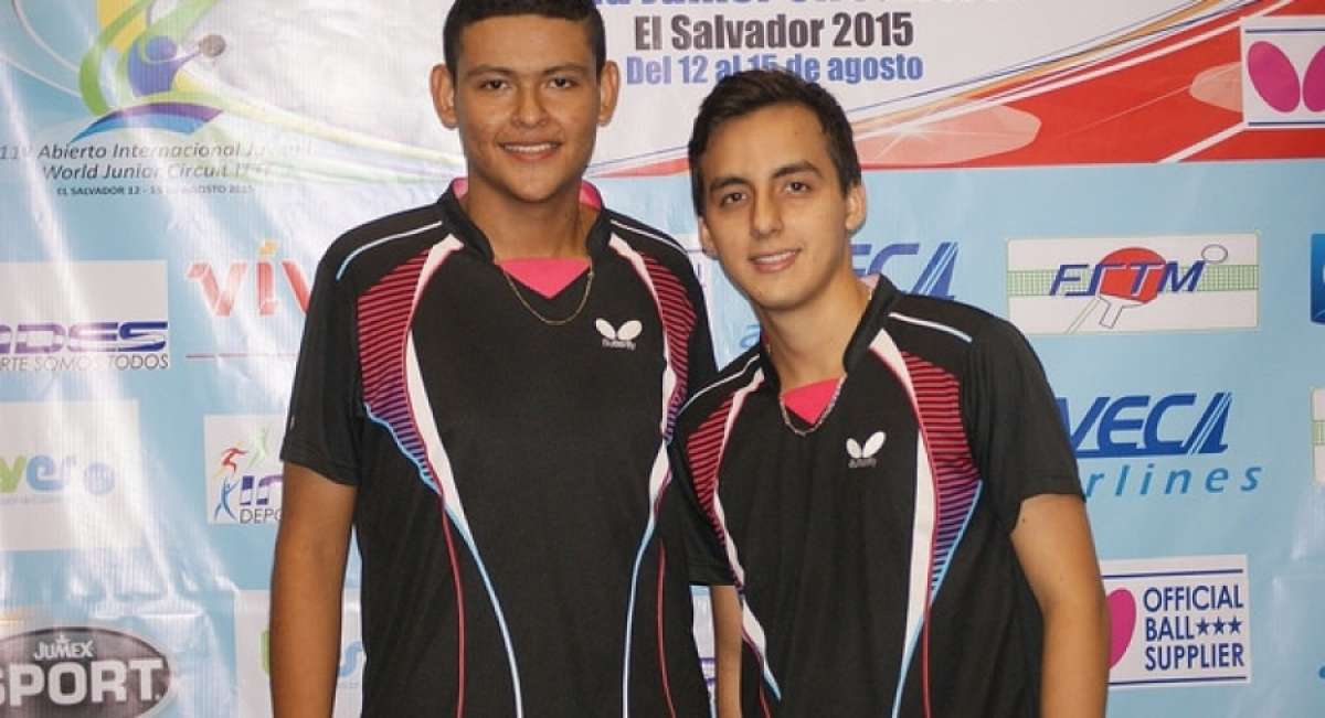 Emiliano Riofr&iacute;o y Marlon Vite fueron parte de la selecci&oacute;n en el Iberoamericano. Foto: tenisdemesaecuador.com