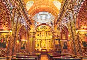 Interior de la iglesia de La Compa&ntilde;&iacute;a, una de las mayores obras de la arquitectura barroca. Foto: Internet.