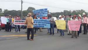 La manifestaci&oacute;n de los campesinos se realiz&oacute; en los exteriores de la Unidad de Almacenamiento EP ubicada en la v&iacute;a Daule-Santa Luc&iacute;a.