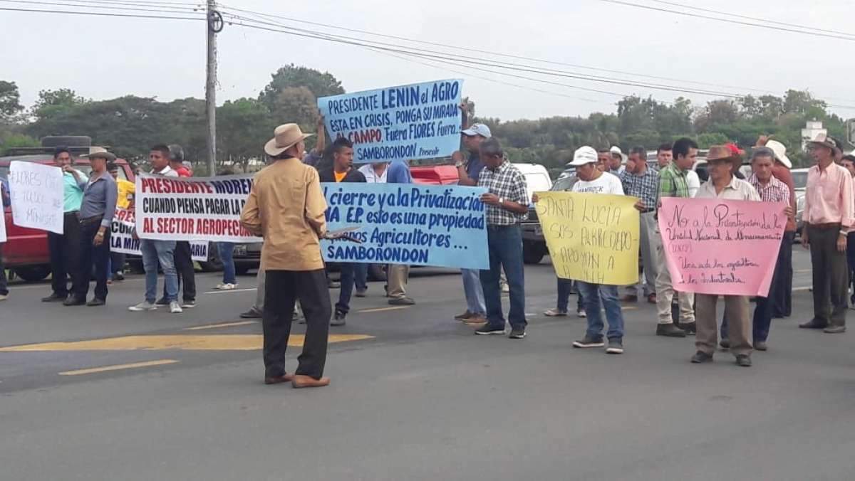 La manifestaci&oacute;n de los campesinos se realiz&oacute; en los exteriores de la Unidad de Almacenamiento EP ubicada en la v&iacute;a Daule-Santa Luc&iacute;a.