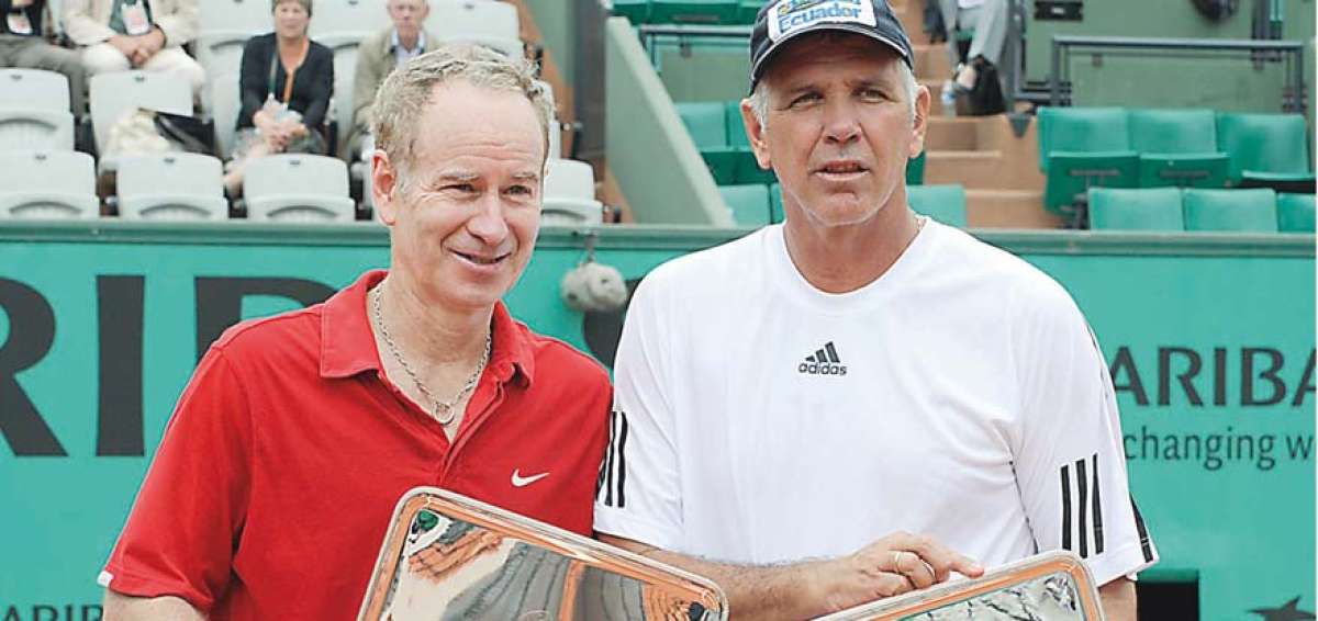 John McEnroe (izq.) y Andr&eacute;s G&oacute;mez (der.) se enfrentaron en 2010 en el aniversario 20 del triunfo del ecuatoriano en Roland Garr&oacute;s. 