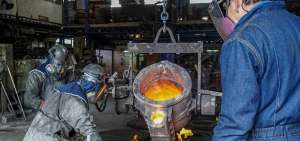 Empresa Fundireciclar. Proceso de fundici&oacute;n de metales y fabricaci&oacute;n de tapas de pozos y rejillas de alcantarillas. Quito-Pichincha.