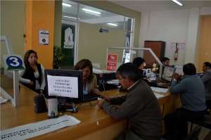 Mientras las oficinas del FCME permanecen cerradas y con custodia policial,  en un espacio en las oficinas del IESS,  ubicadas en el Parque Central de Tulc&aacute;n, se atiende de momento. 