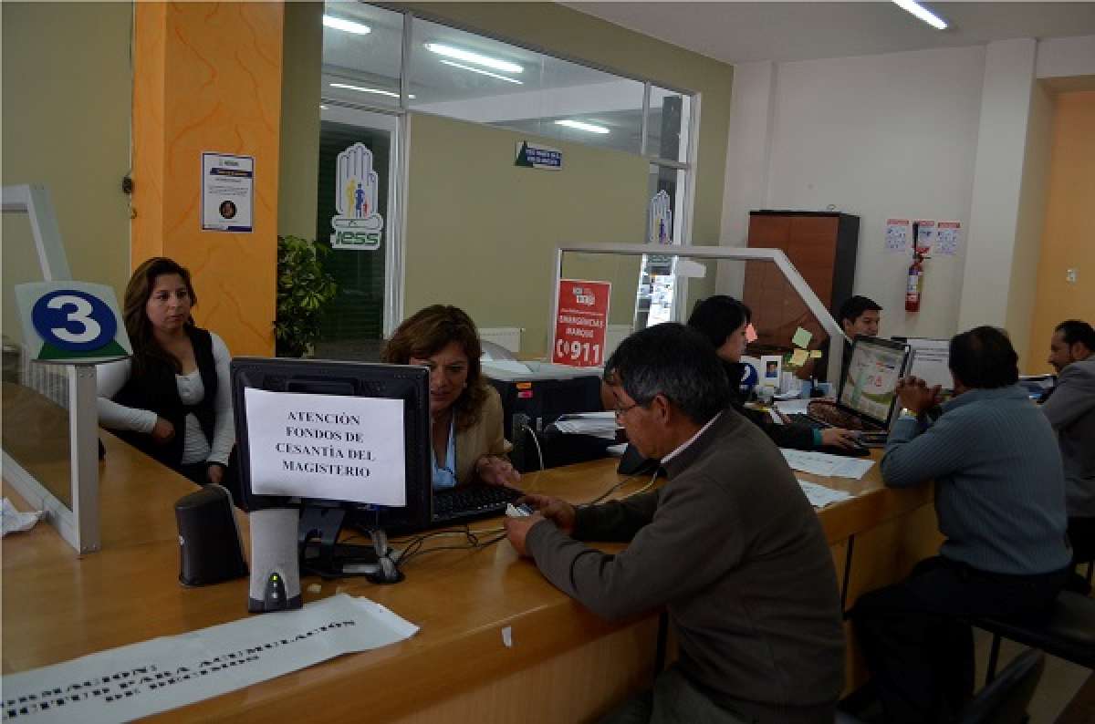 Mientras las oficinas del FCME permanecen cerradas y con custodia policial,  en un espacio en las oficinas del IESS,  ubicadas en el Parque Central de Tulc&aacute;n, se atiende de momento. 