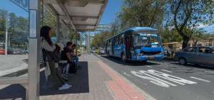 Los transportistas capitalinos reclaman que el pasaje ha permanecido congelado 16 a&ntilde;os y que sus costos de operaci&oacute;n han subido 265,65%. 