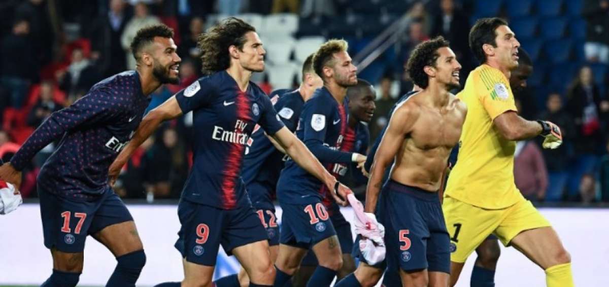 Los parisinos celebraron el triunfo con su hinchada.
