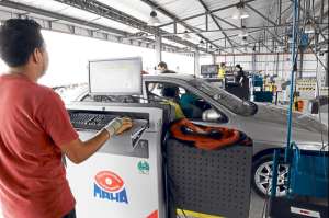 Las inspecciones de los automotores se realizar&aacute;n con equipos electr&oacute;nicos. Los que aprueben recibir&aacute;n el certificado. Foto: Afredo Piedrah&iacute;ta / El Tel&eacute;grafo