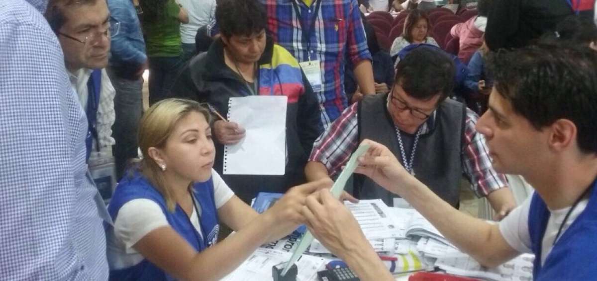 CNE contin&uacute;a la revisi&oacute;n de actas con inconsistencias