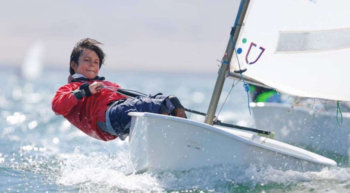 Luis Fabi&aacute;n Aguirre, de 13 a&ntilde;os, obtuvo el campeonato luego de navegar en 45 regatas, repartidas en 7 fechas a lo largo de la temporada.