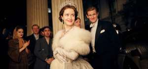 Claire Foy interpreta a la Reina Isabel de Inglaterra en la serie m&aacute;s cara de Netflix. Su coprotagonista es Matt Smith, quien actu&oacute; en Doctor Who.